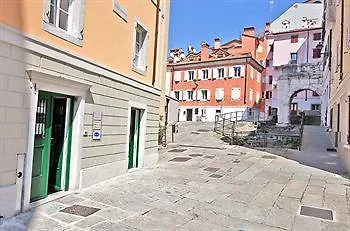 Barbacan Boutique * Triest