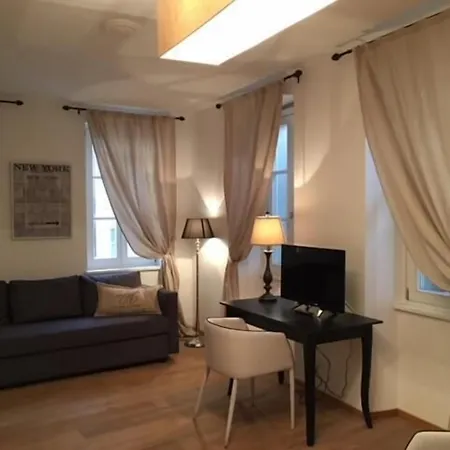 Barbacan Boutique فندق ترييستي