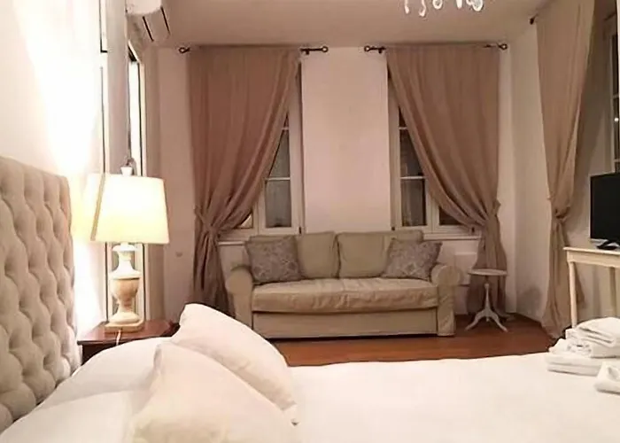 Barbacan Boutique فندق ترييستي