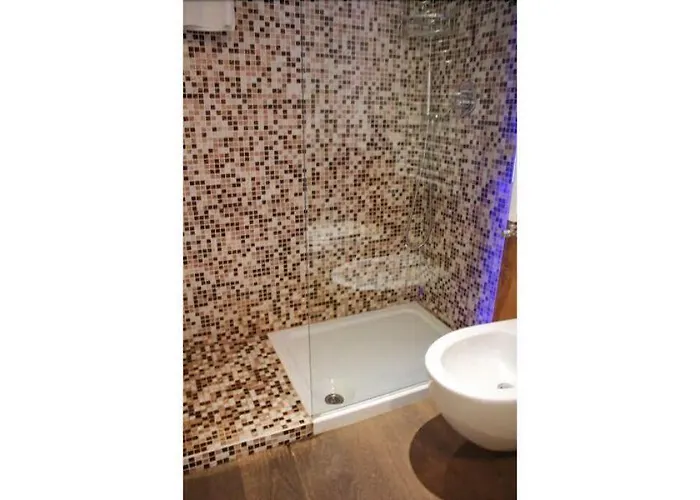 Barbacan Boutique * ترييستي