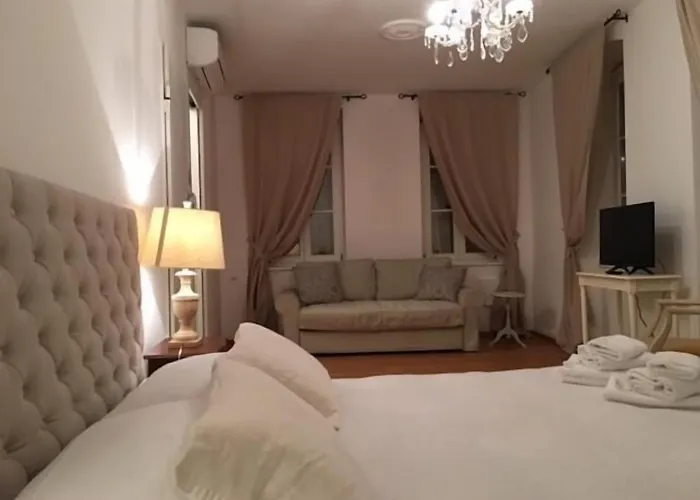 Barbacan Boutique Hotel *